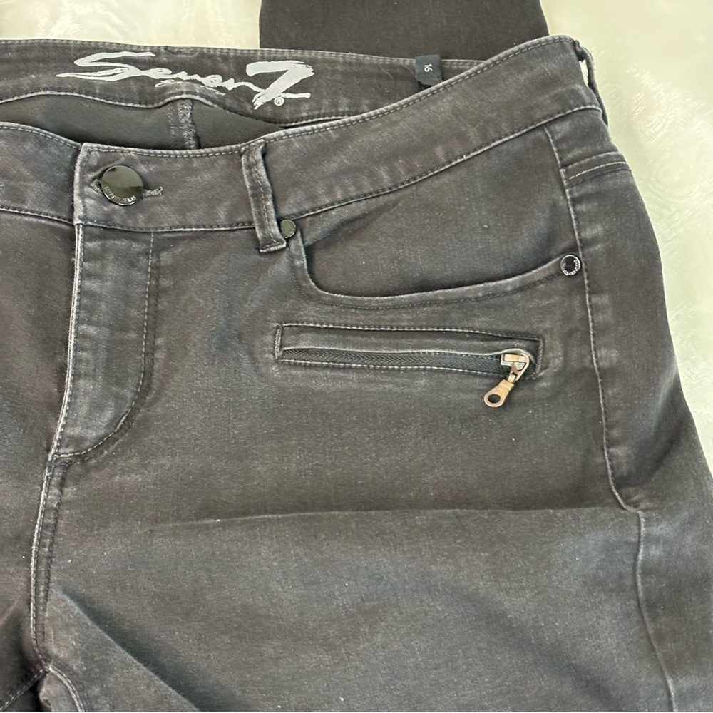Seven7 women’s Black Jeans! Zipper front Size16 legging Jeans!